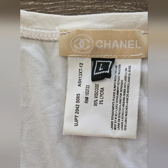 Chanel White and Gold Graphic Sequin T-Shirt - Picture 4 of 5